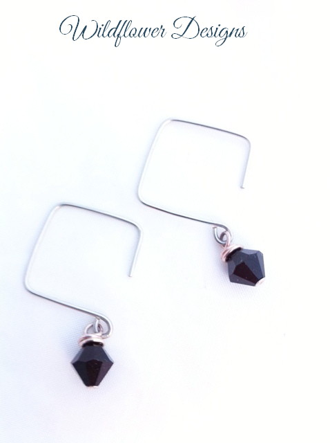 earrings black square