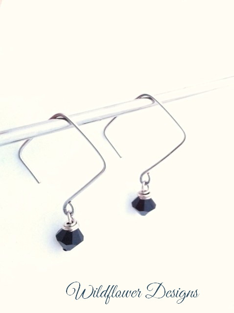 earrings black square